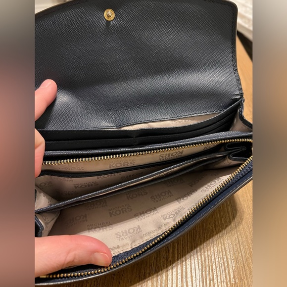 Michael Kors wallet - Picture 10 of 10